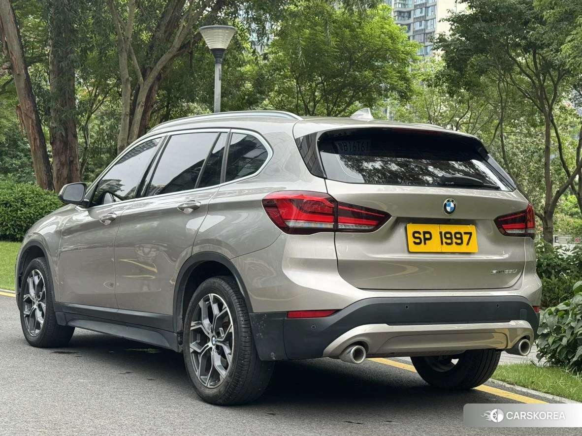 BMW X1 2021 Серебристо-серый из Китая, фото 2