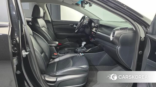 Kia The New K3 2nd generation 2022 Черный из Кореи, фото 2