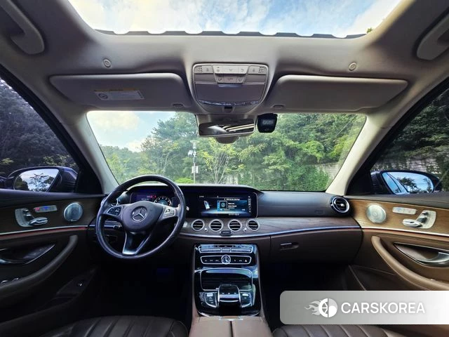 Mercedes-Benz E-Class W213 2018 Серебристо-серый из Кореи, фото 2