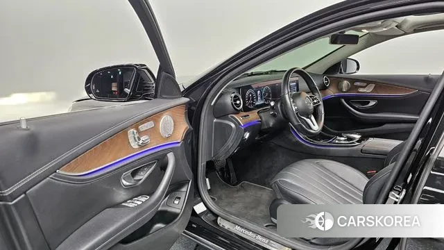 Mercedes-Benz E-Class W213 2019 Черный из Кореи, фото 2