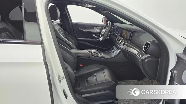 Mercedes-Benz E-Class W213 2019 Белый из Кореи, фото 2