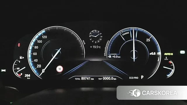 BMW 5 Series (G30) 2019 Белый из Кореи, фото 2