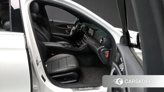 Mercedes-Benz E-Class W213 2021 Белый из Кореи, фото 2