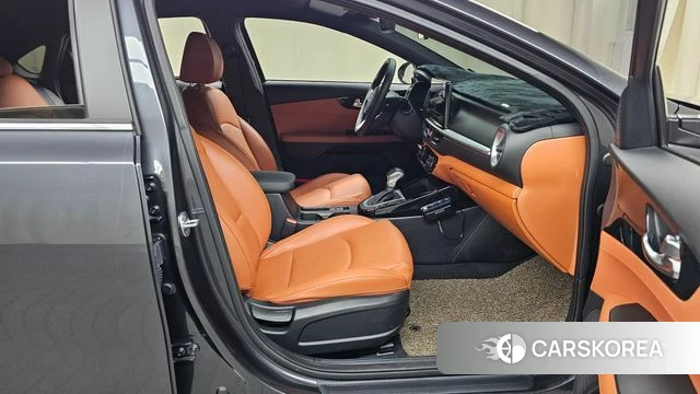 Kia The New K3 2nd generation 2022 Серый из Кореи, фото 2