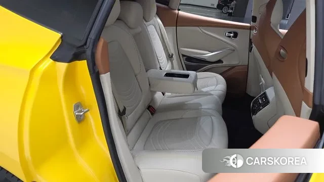 Aston Martin DBX 2022 Желтый из Кореи, фото 2