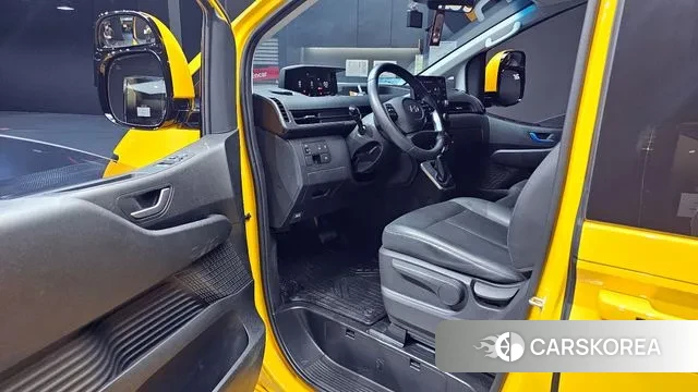 Hyundai Staria 2024 Желтый из Кореи, фото 2