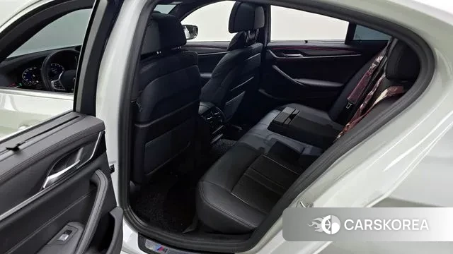 BMW 5 Series (G30) 2022 Белый из Кореи, фото 2