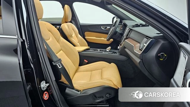 Volvo XC60 second Generation 2023 Черный из Кореи, фото 2