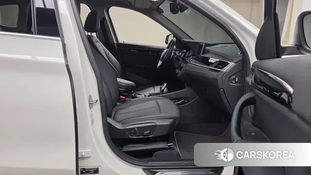 BMW X1 (F48) 2022 Белый из Кореи, фото 2