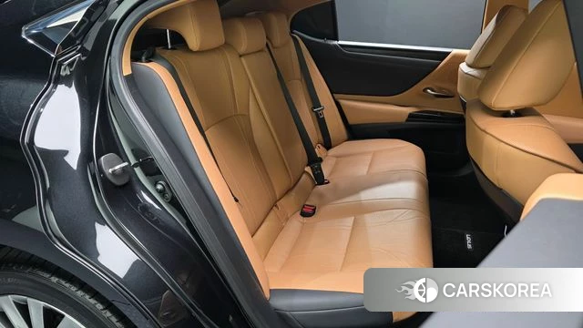 Lexus ES300h 7th generation 2023 Черный из Кореи, фото 2