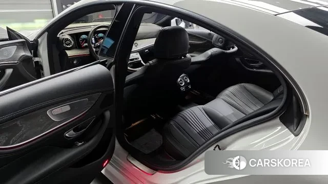 Mercedes-Benz CLS-Class C257 2023 Белый из Кореи, фото 2