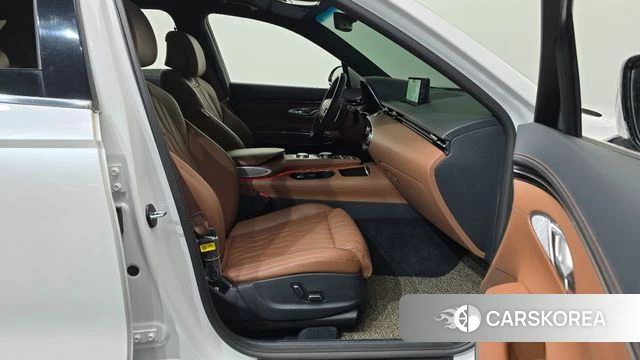 Genesis GV70 2023 Белый из Кореи, фото 2