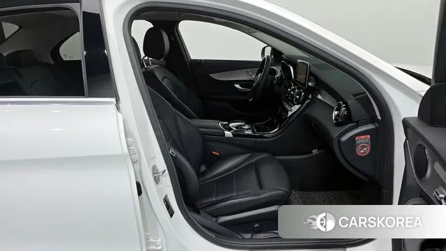 Mercedes-Benz C-Class W205 2018 Белый из Кореи, фото 2