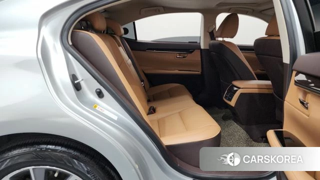 Lexus New ES300h 2018 Серебряный из Кореи, фото 2