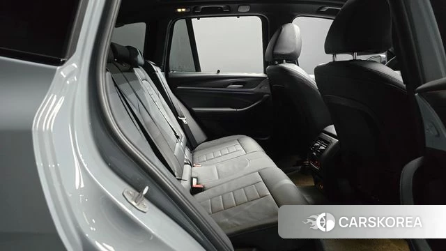 BMW X3 (G01) 2022 Светло-серебряный цвет из Кореи, фото 2