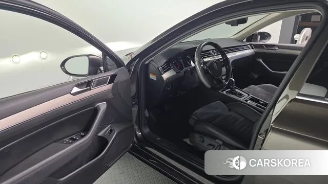 Volkswagen Passat GT (B8) 2018 Коричневый из Кореи, фото 2