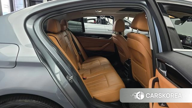 BMW 5 Series (G30) 2018 Серый из Кореи, фото 2