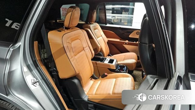Lincoln Aviator 2nd generation 2022 Серебристо-серый из Кореи, фото 2