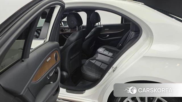 Mercedes-Benz E-Class W213 2021 Белый из Кореи, фото 2