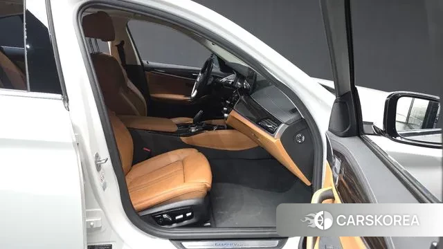 BMW 5 Series (G30) 2021 Белый из Кореи, фото 2