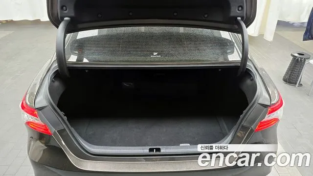 Toyota Camry (XV70) 2019 Коричневый из Кореи, фото 2