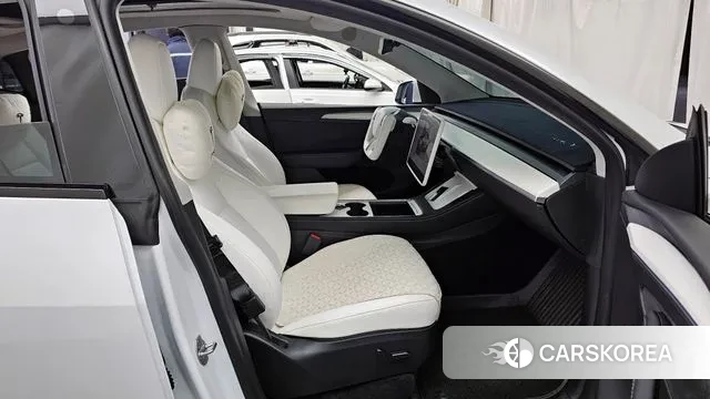 Tesla Model Y 2023 Белый из Кореи, фото 2