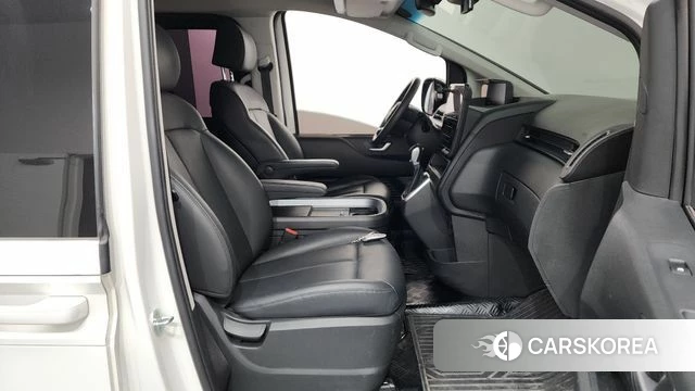 Hyundai Staria 2023 Белый из Кореи, фото 2