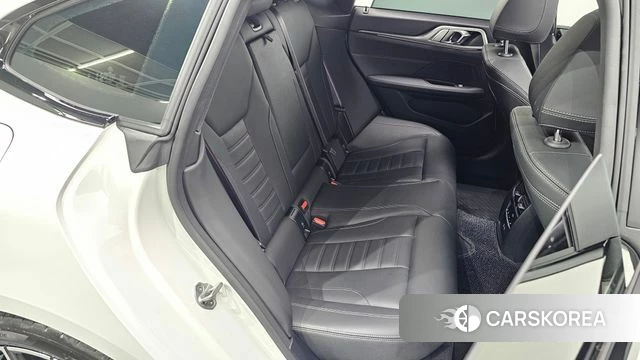 BMW 4 Series (G22) 2025 Белый из Кореи, фото 2