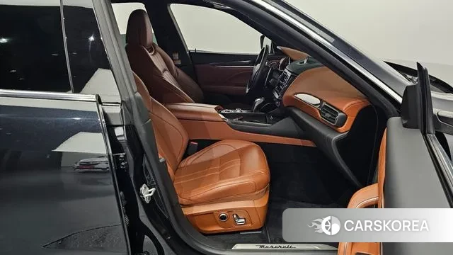 Maserati Levante 2022 Черный из Кореи, фото 2