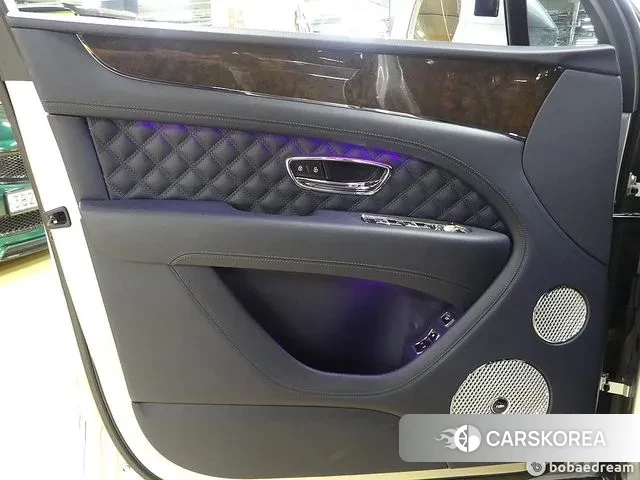 Bentley Bentayga 2022 Серебряный из Кореи, фото 2