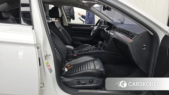 Volkswagen Passat GT (B8) 2018 Белый из Кореи, фото 2