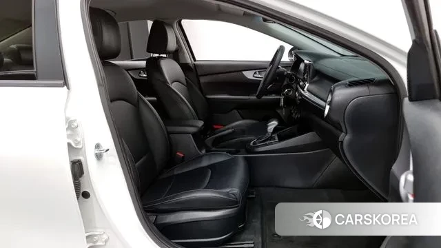 Kia The New K3 2nd generation 2022 Белый из Кореи, фото 2