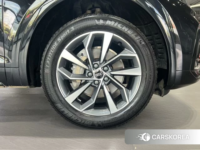 Audi Q5L 2023 Черный из Китая, фото 2