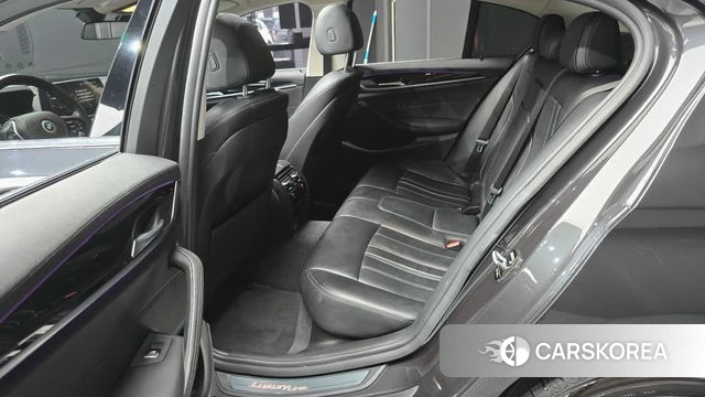 BMW 5 Series (G30) 2018 Серый из Кореи, фото 2