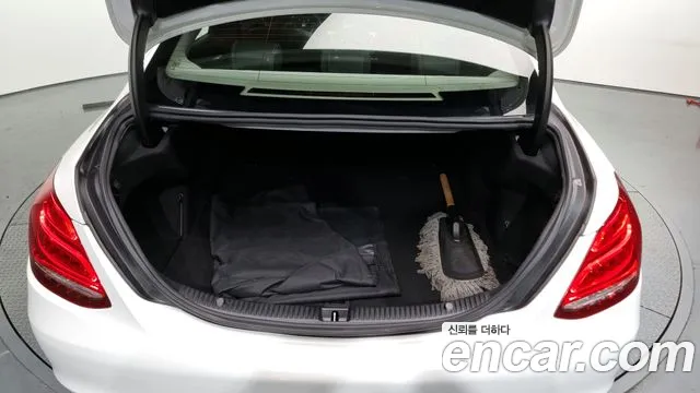 Mercedes-Benz C-Class W205 2018 Белый из Кореи, фото 2