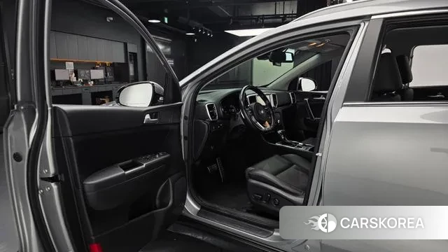 Kia Sportage The Bold 2021 Серебряный из Кореи, фото 2