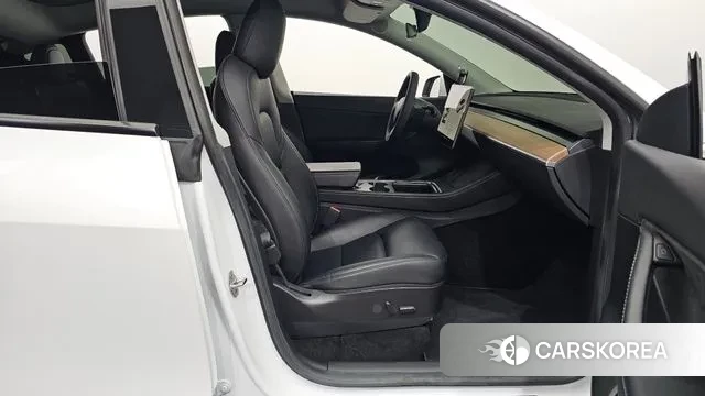 Tesla Model Y 2021 Белый из Кореи, фото 2