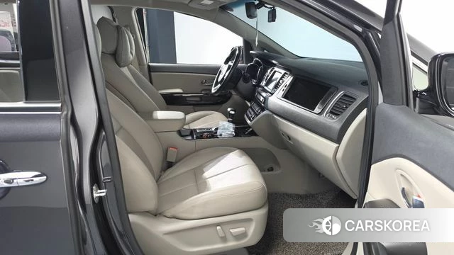 Kia The New Carnival 2019 Серый из Кореи, фото 2