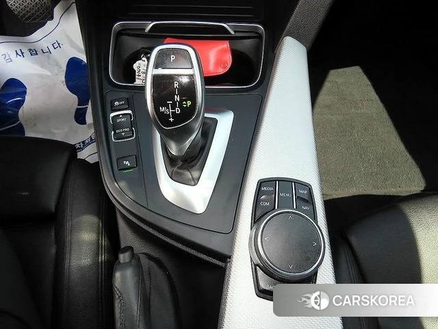 BMW 3 Series (F30) 2018 Белый из Кореи, фото 2