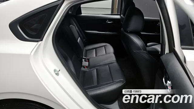 Kia The New K3 2nd generation 2023 Белый из Кореи, фото 2