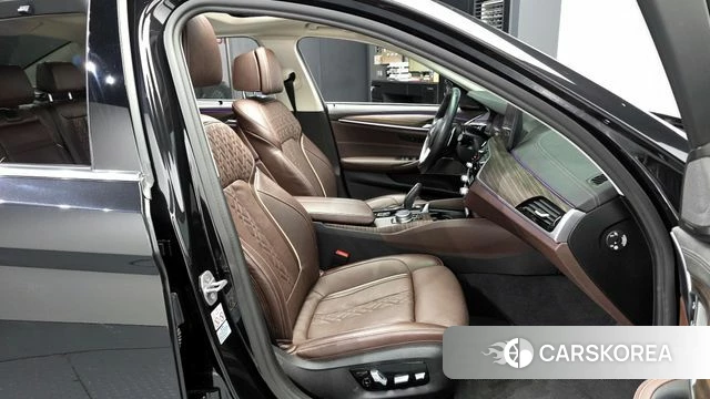 BMW 5 Series (G30) 2022 Черный из Кореи, фото 2