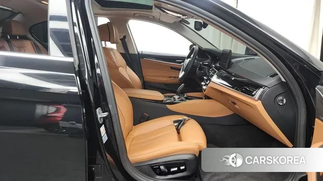 BMW 5 Series (G30) 2022 Черный из Кореи, фото 2