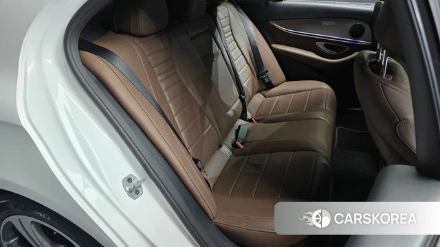 Mercedes-Benz E-Class W213 2018 Белый из Кореи, фото 2