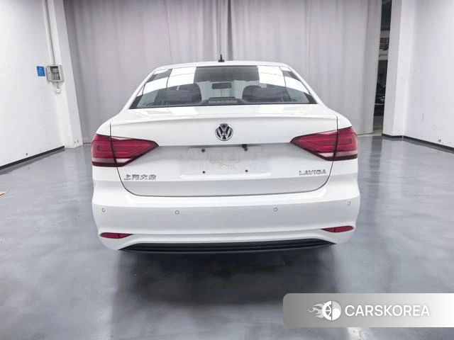 Volkswagen Lavida 2023 Белый из Китая, фото 2