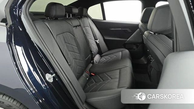 BMW 5 Series (G60) 2024 Черный из Кореи, фото 2