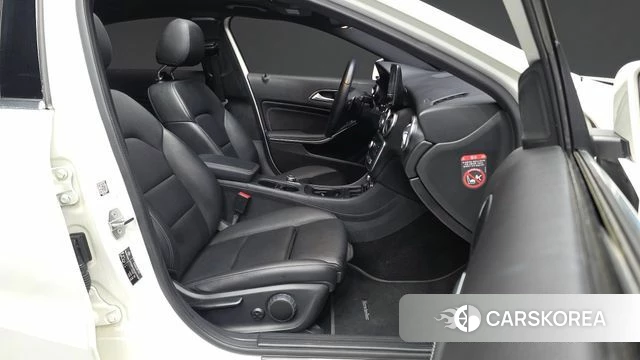 Mercedes-Benz A-Class W176 2018 Белый из Кореи, фото 2