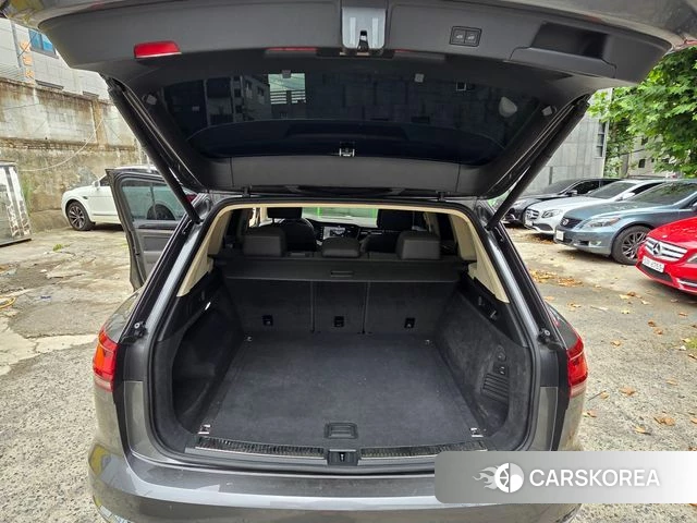 Volkswagen Touareg 3rd generation 2020 Серый из Кореи, фото 2