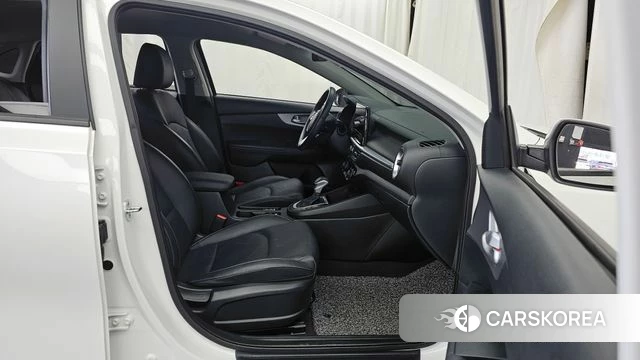 Kia The New K3 2nd generation 2022 Белый из Кореи, фото 2