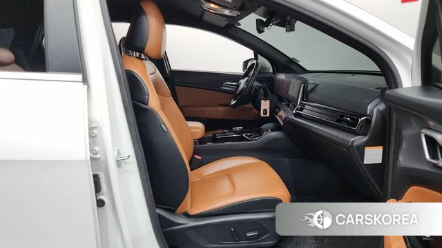 Kia Sportage 5th Generation Hybrid 2023 Белый из Кореи, фото 2