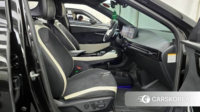 Kia EV6 2023 Черный из Кореи, фото 2